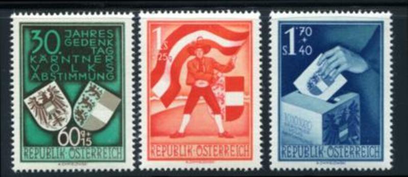 AUSTRIA B269-B271 MINT NH, FLAG