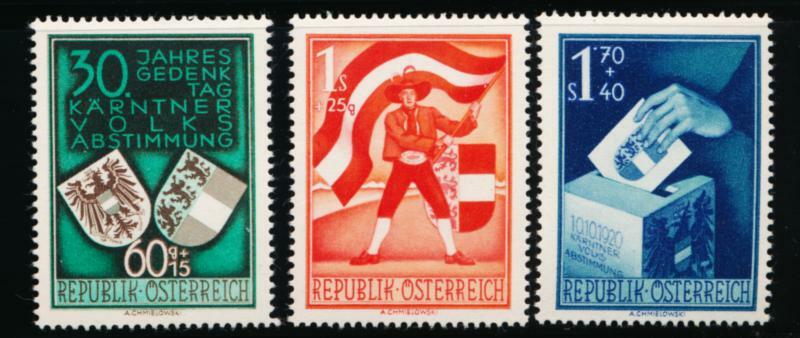 AUSTRIA B269-271 MINT NH FLAG